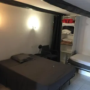 https://appartement-sur-cour-rez-de-chaussee.aixenprovencehotels.org