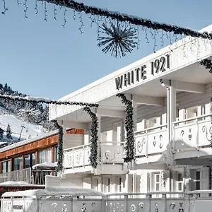 Hotel White 1921